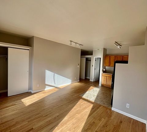 4th image of 2401 Stout St #811-B