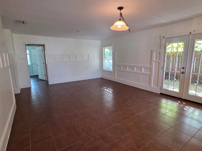 121 Amelia Ct — Photo 11