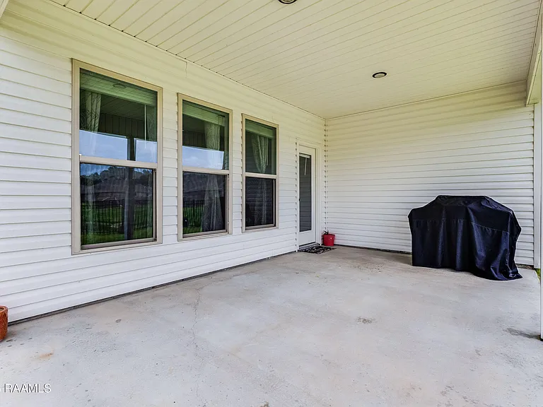 107 Interpreter St — Photo 22