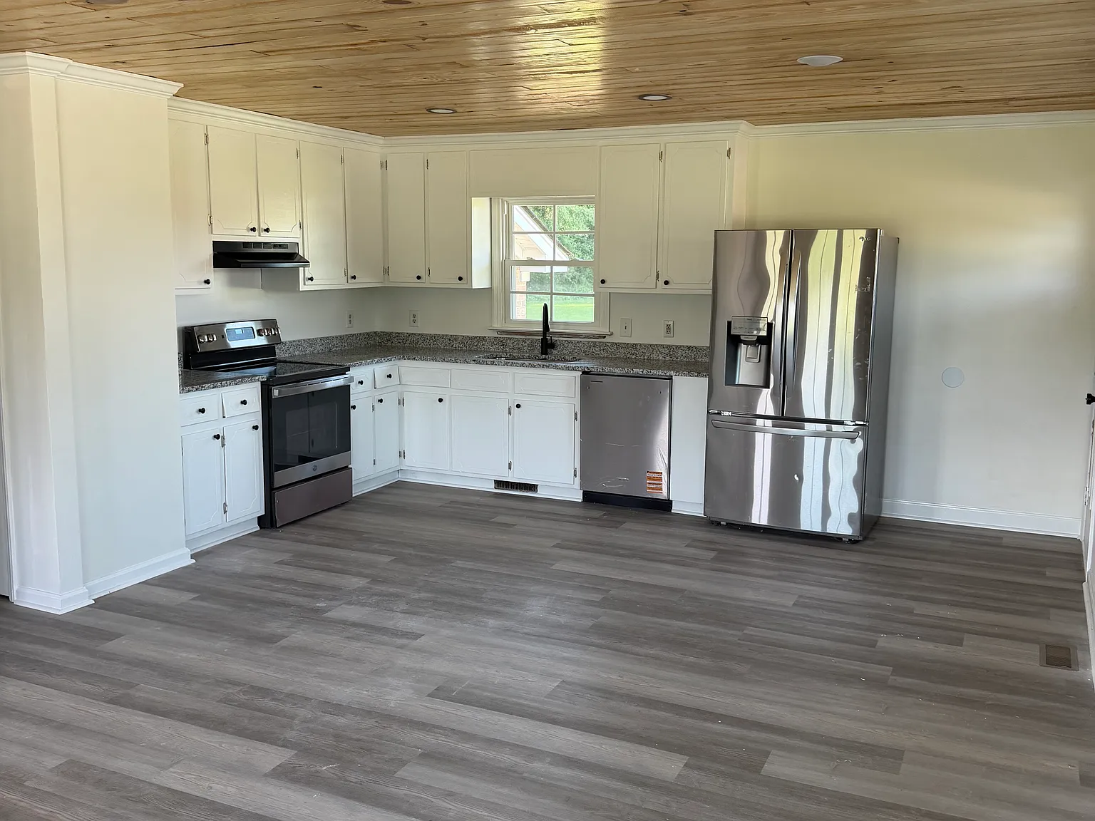 3 bed, 1000 sqft, $1,425 — Photo 3