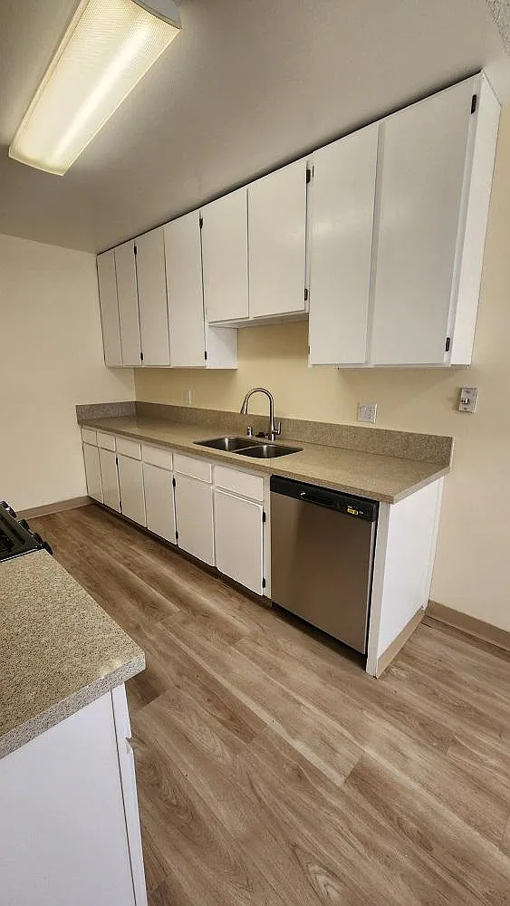 2706 Graham Ave — Photo 4