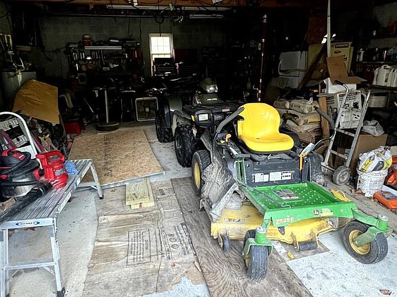 5th image of 2154 Golf Course Rd