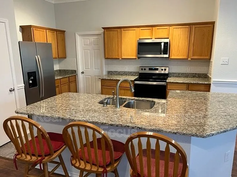 1004 Trickham Dr — Photo 5