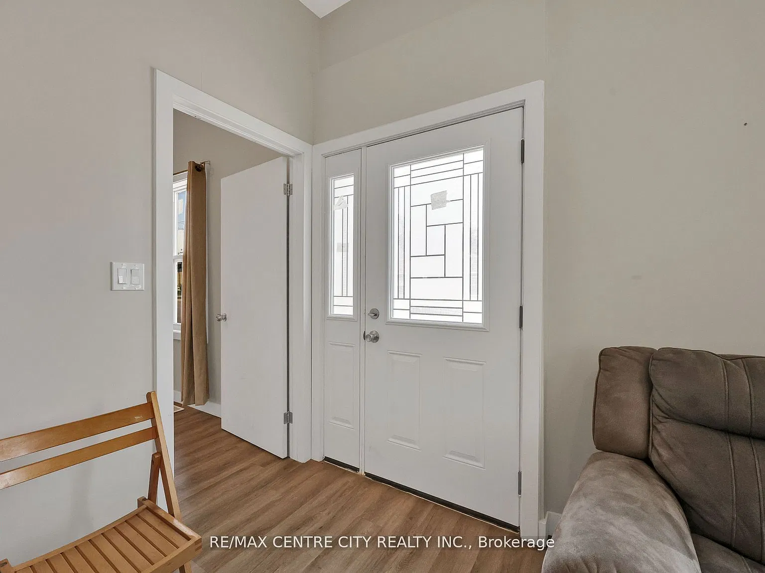 3 bed, $2,200 — Photo 2