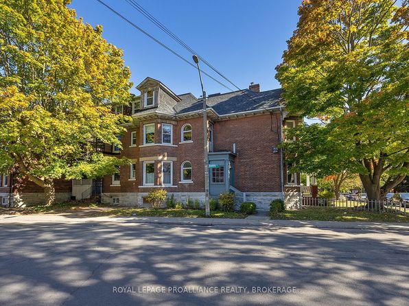 217 William St, Kingston, ON K7L 2E2