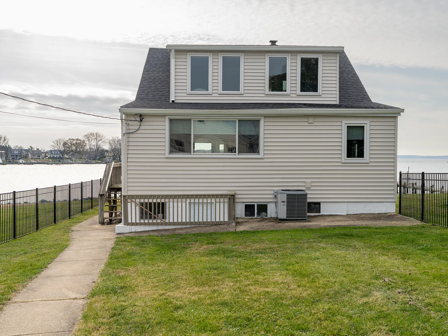 3 bed, 1477 sqft, $3,500 — Photo 2