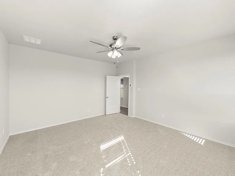 1713 Meadow Crest Dr — Photo 16