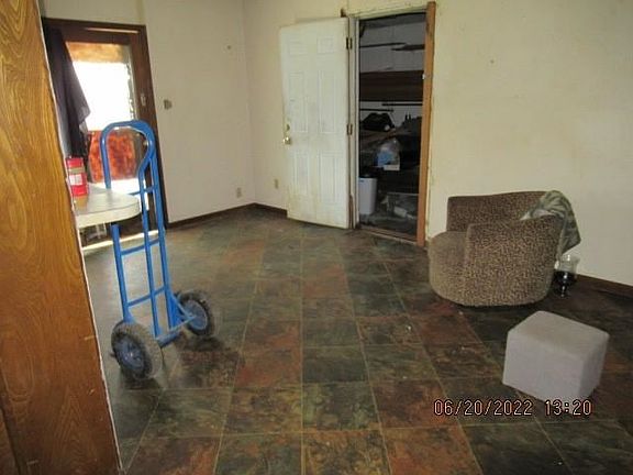 4th image of 813 Temple Cir
