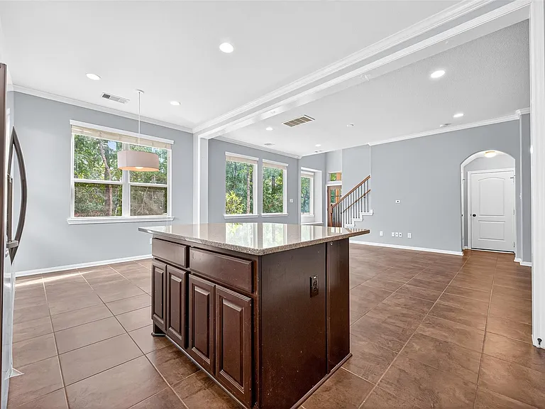 137 Cheswood Manor Dr — Photo 9