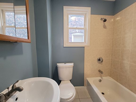4th image of 322 Forrest St #2E