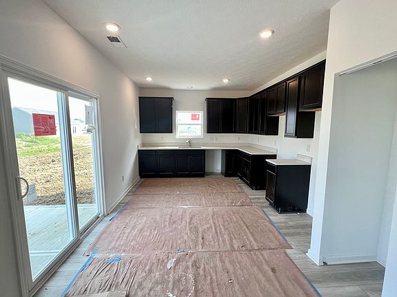 4th image of 460 Quincy Cir