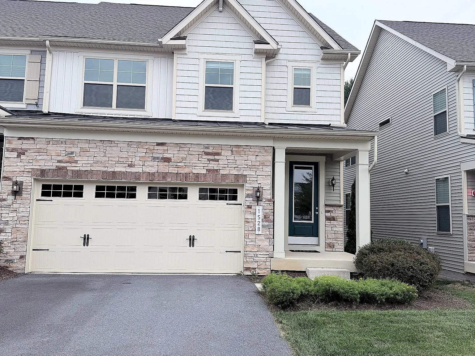 4 bed, 3.5 bath, 3280 sqft, $3,450 — Photo 1