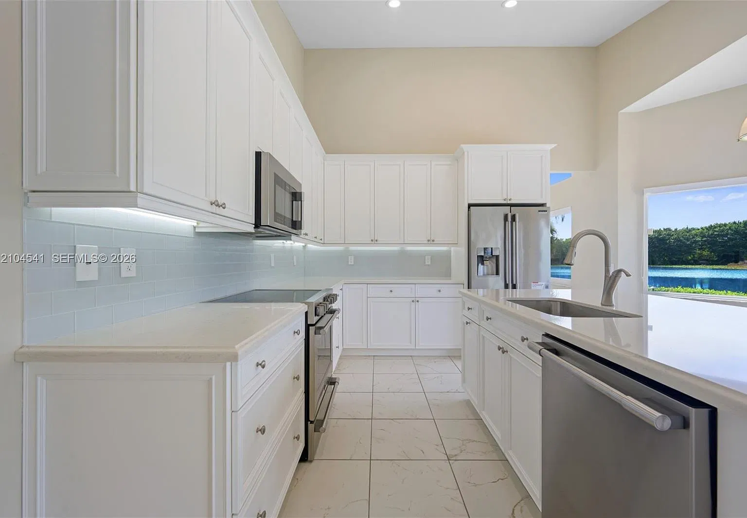 3 bed, 2.0 bath, 1777 sqft, $5,750 — Photo 3