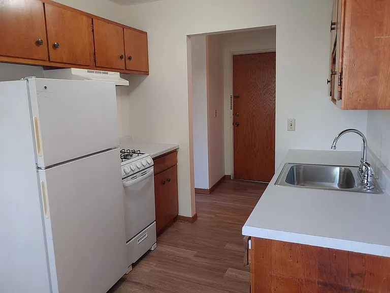 2420 Dupont Ave S — Photo 3