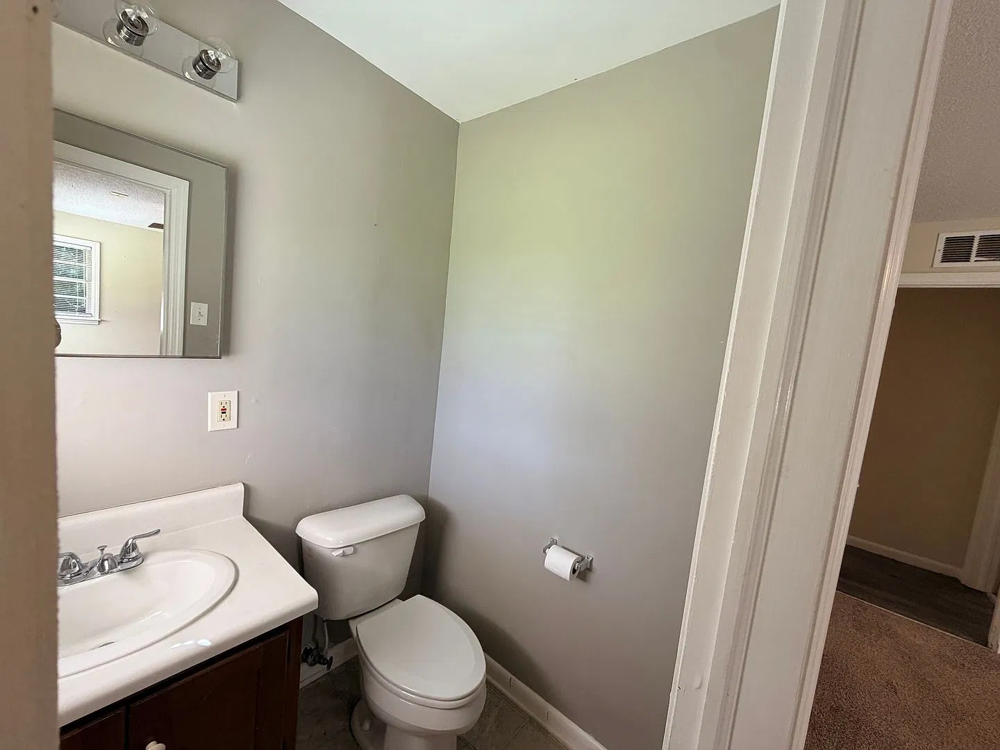 3BD/1.5B Home in Great Location!! — Photo 4