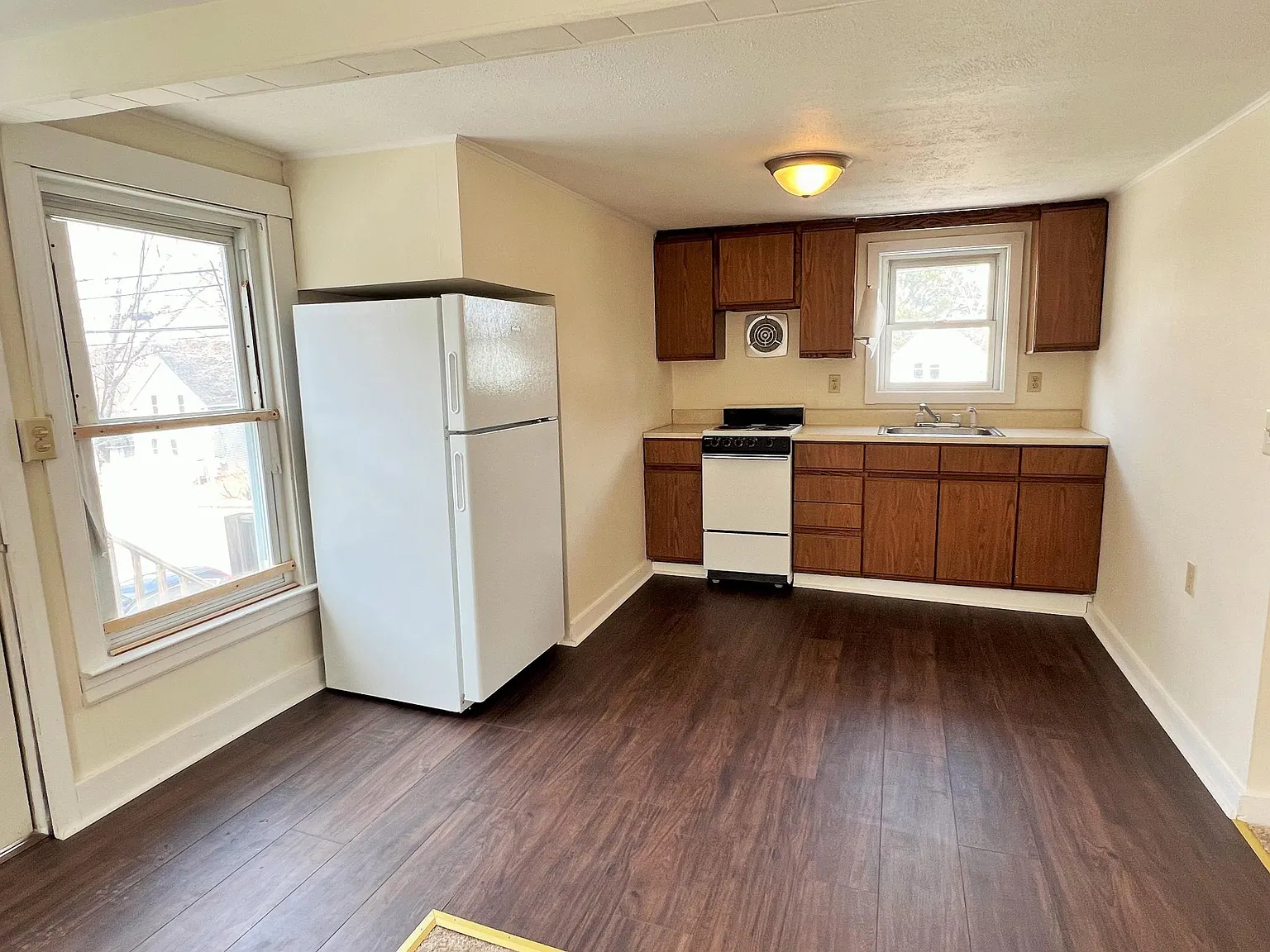 2 bed, 720 sqft, $1,200 — Photo 2