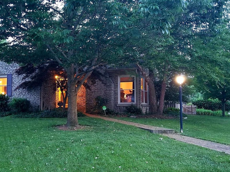 1st image of 374 Stratford Dr