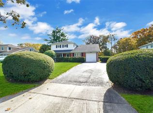 15 Marshmallow Dr, Commack, NY 11725
