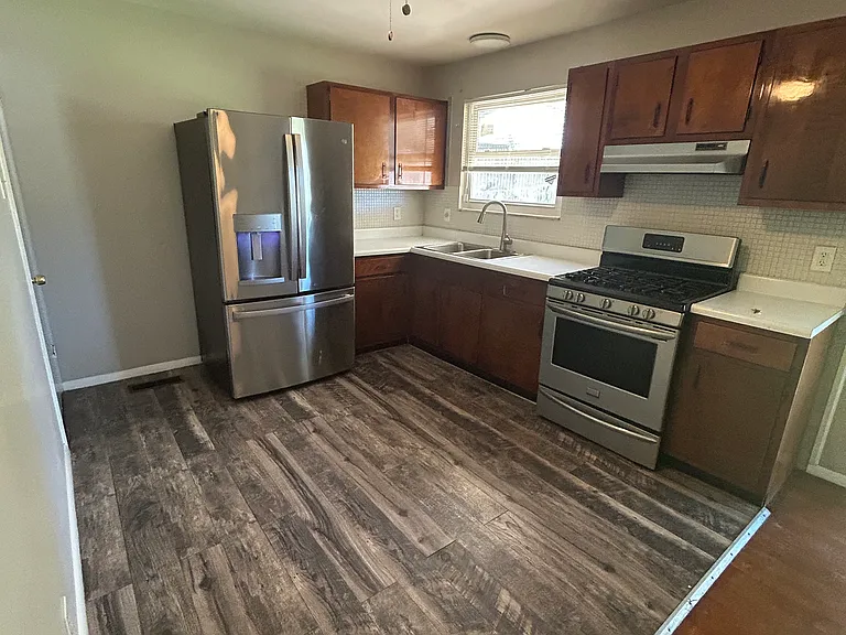 2511 Princess Dr — Photo 2