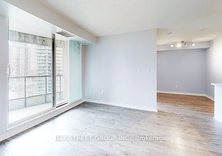 7 Lorraine Dr #1701 — Photo 6