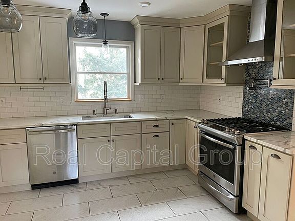 3rd image of 57 Dorsman Dr