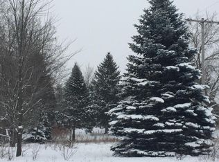 20 W Fox Farm Rd, Manistee, MI 49660