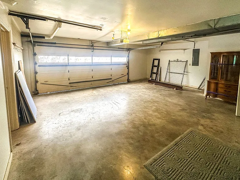 713 Tenikat St — Photo 39