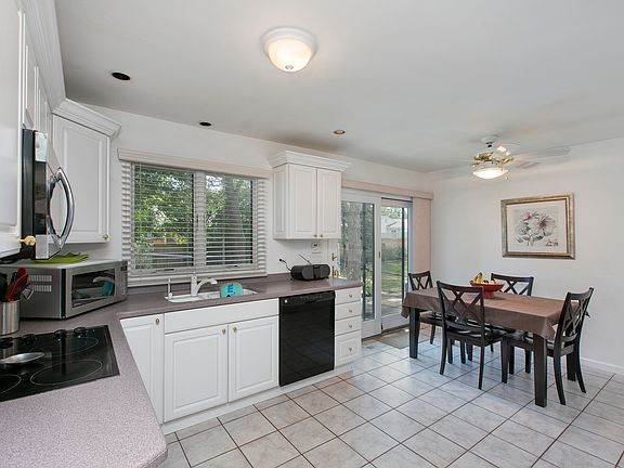 3rd image of 840 Silver Rock Ln