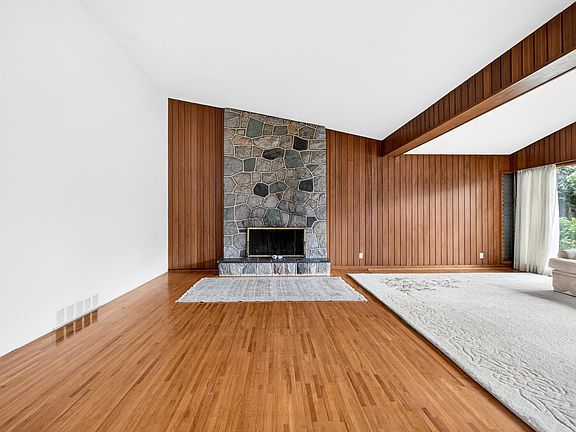 5th image of 642 W 53rd Ave