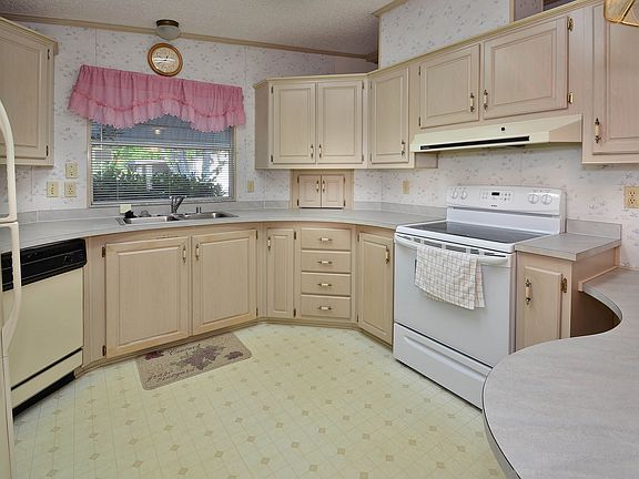 5th image of 49 Falls Way Dr