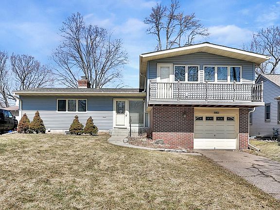 2nd image of 1039 Hyacinth Ave E