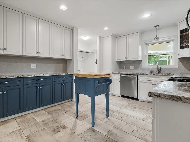 2210 Nina Lee Ln — Photo 7
