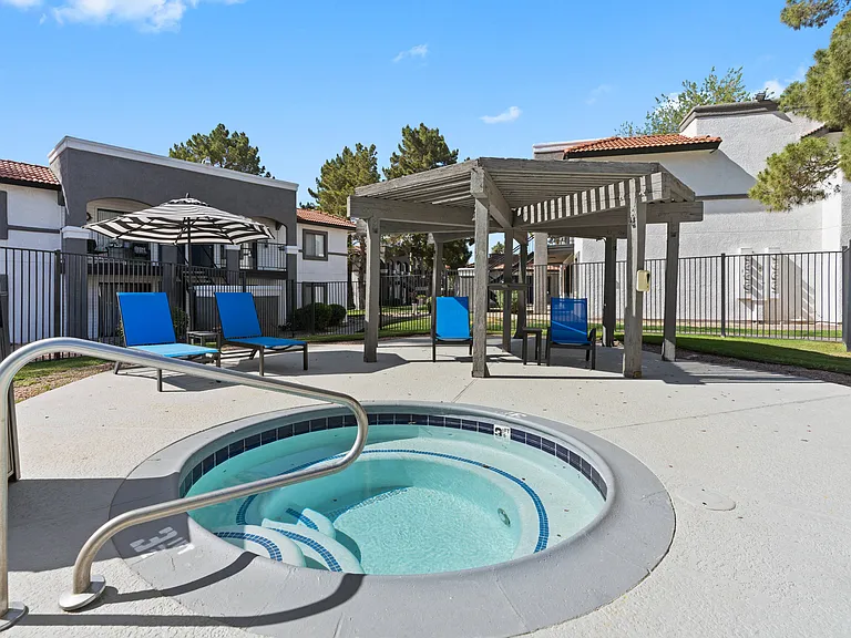 Aventura Apartments — Photo 9