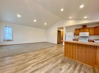 623 S 3rd St #B, Selah, WA 98942