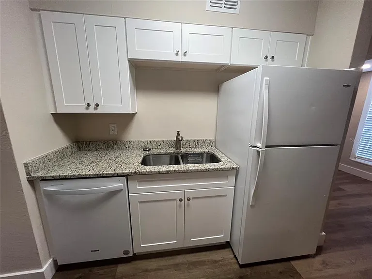 2472 Picnic St — Photo 8