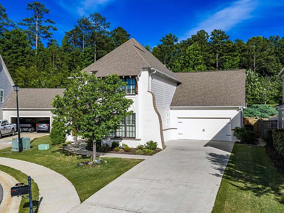 3rd image of 934 Griffin Park Cir