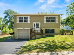 145 Lexington Ave, South Elgin, IL 60177