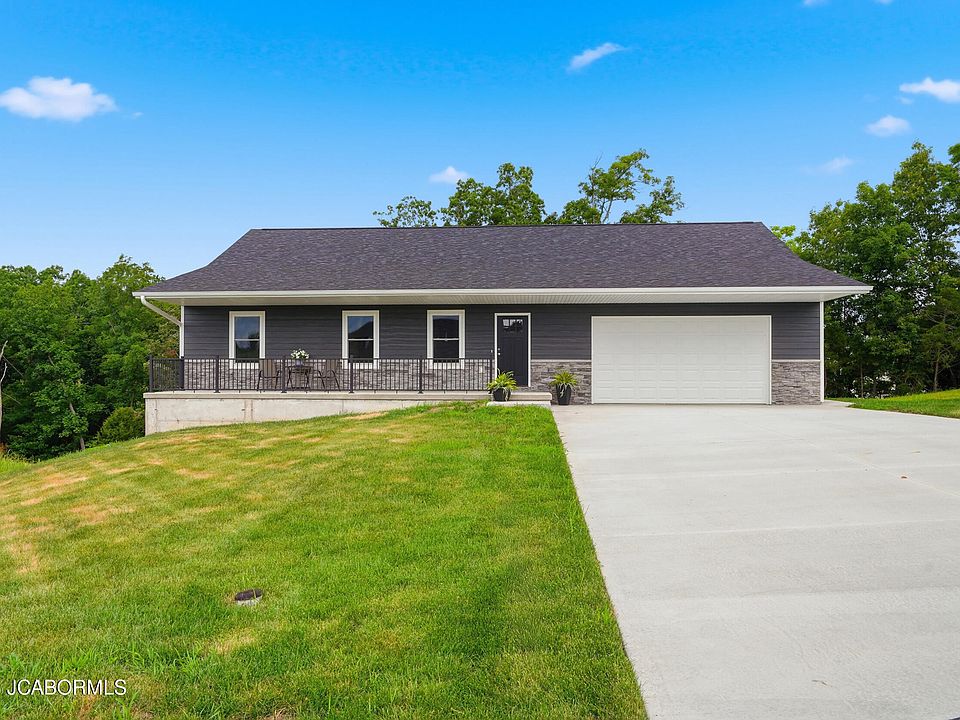 1st image of 213 Gavin Ln