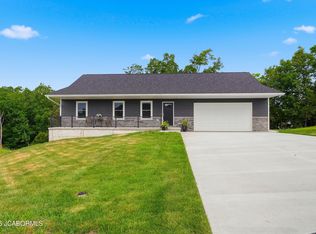 213 Gavin Ln, Linn, MO 65051