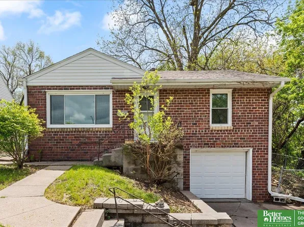 6945 Pinkney St, Omaha, NE 68104