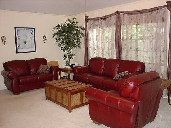 Nice den w/view to patio