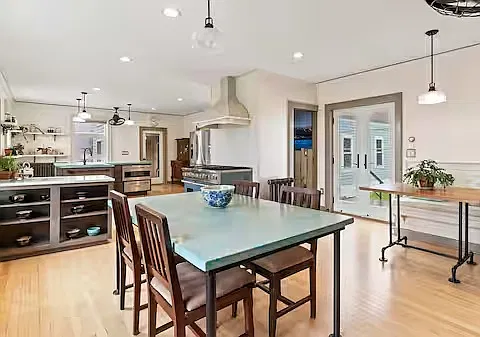4 bed, 2.5 bath, 2500 sqft, $3,000 — Photo 4
