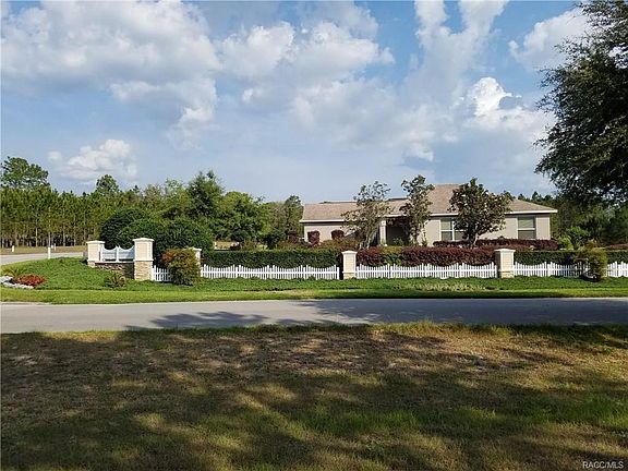 Nice Front Yard of Lot - 2865 Brentwood