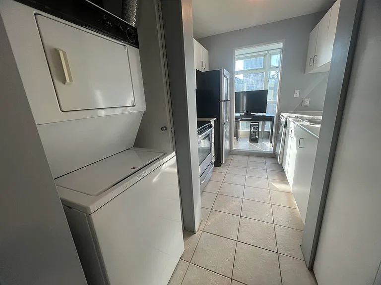 438 Seymour St #11F — Photo 13
