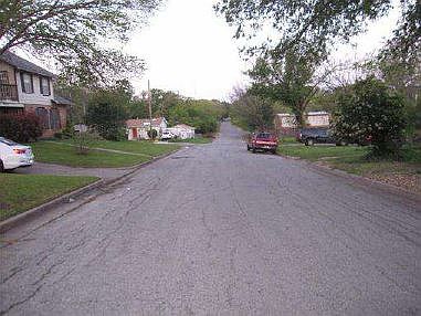 2nd image of 4812 Barnett St