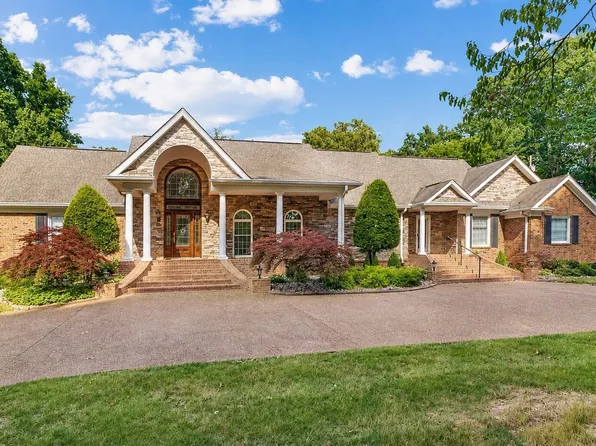 363 Fairway Dr, Clarksville, TN 37043