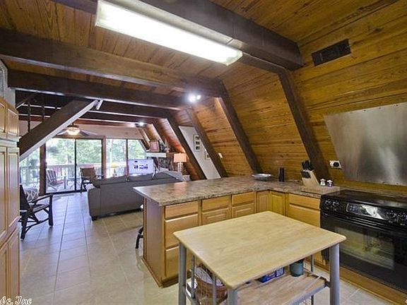 4th image of 224 Lake Harbor Cir