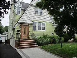 127 Gordon Rd — Photo 1