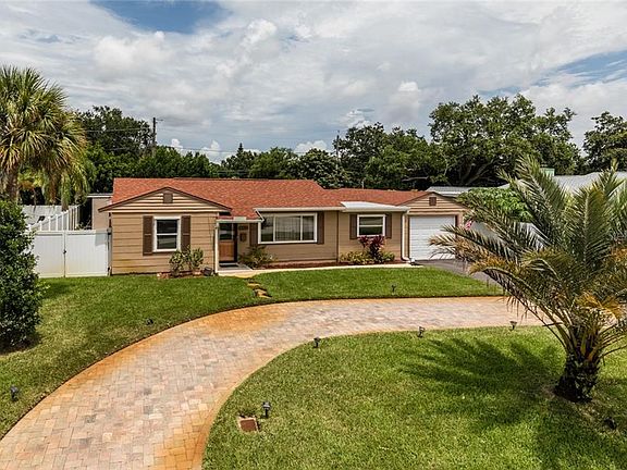 2nd image of 1009 Robinson Dr N