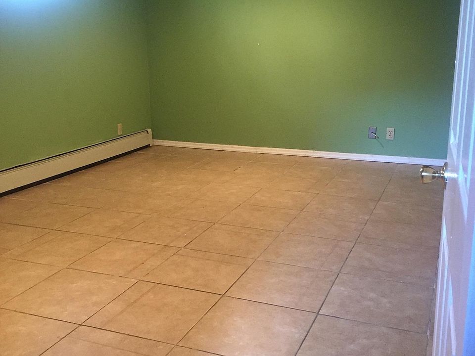 Main studio space (view from entryway )